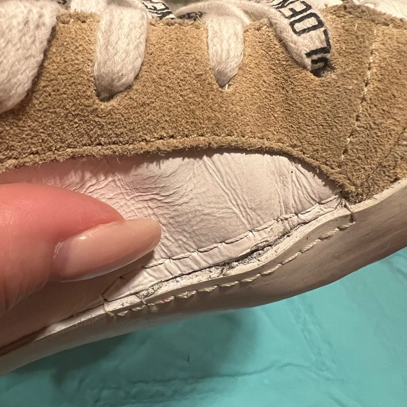 ❤️SOLD❤️GOLDEN GOOSE SNEAKS - Picture 2 of 4